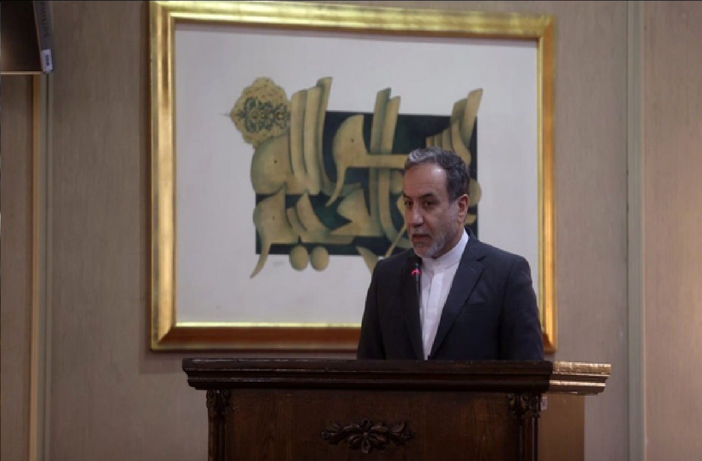 عراقچی: ایران نمی‌تواند تنها بازیگری باشد که مسئولیت اقدام را بر دوش می‌کشد /ایران  با مجموعه‌ای از بهانه‌ها و طفره‌روی‌های آشکار مواجه است