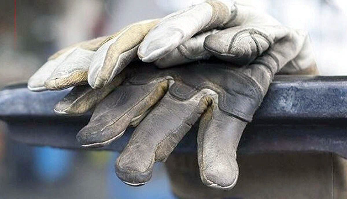 چرا صنعت تعطیل می‌شو د؟