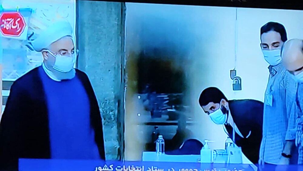 روحانی در محل اخذ رأی وزارت کشور حاضر شد+ عکس 