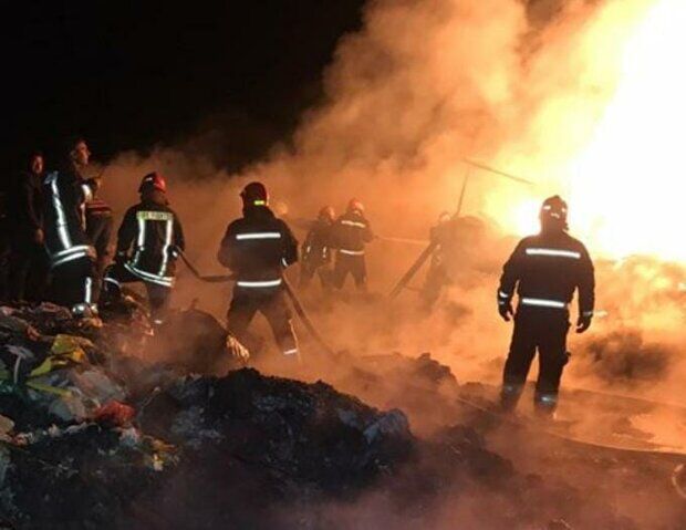 جزئیات آتش سوزی گسترده در شهرک فرش آران و بیدگل