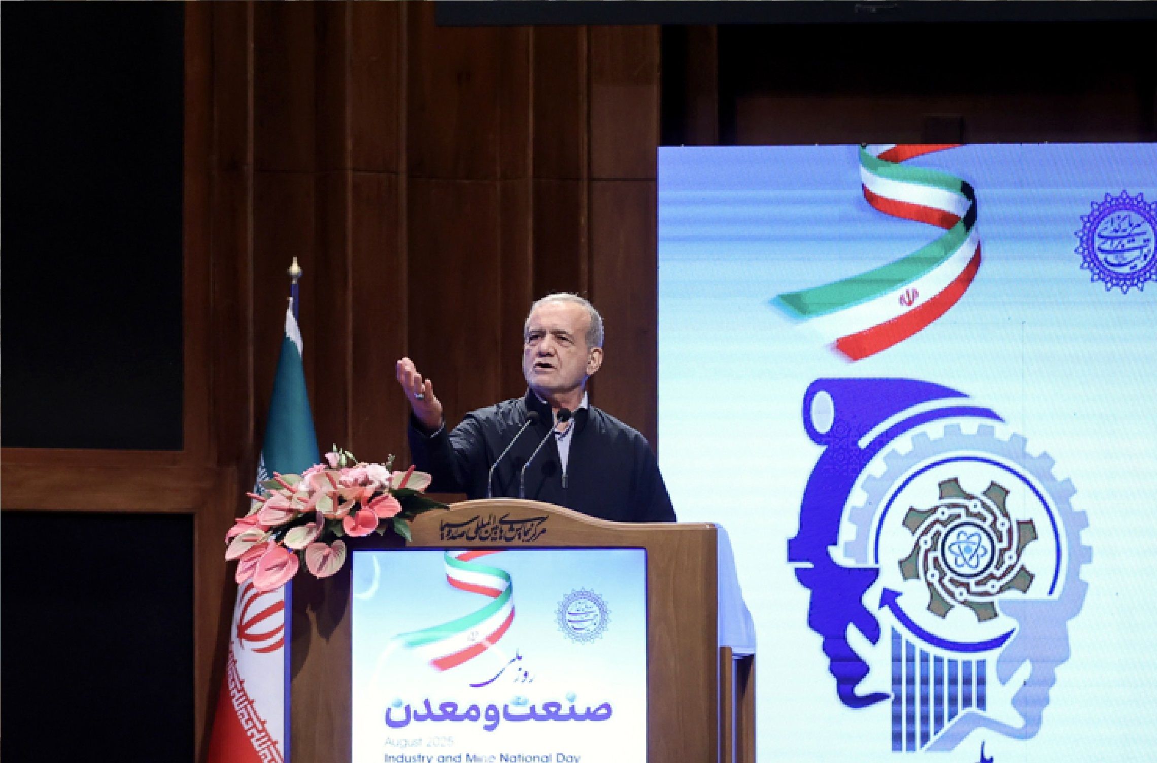 پزشکیان: از وقتی مسئولیت گرفته‌ام کشور در جنگ تمام عیار است / باید تصمیمات بزرگی بگیریم