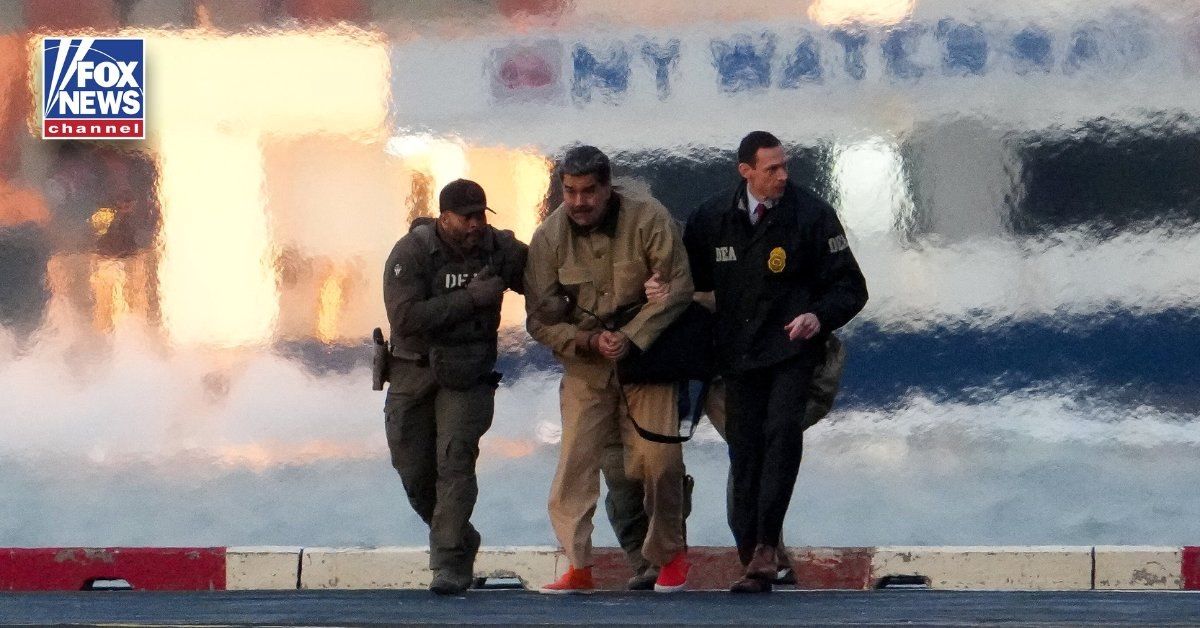 لحظه خروج خودروی حامل مادورو و همسرش از دادگاه نیویورک + فیلم