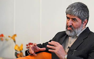 احمدی‌نژاد خود را کاندیدای مستقل می‌داند