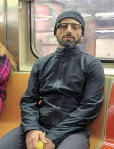 مترو سواری سرگی برین با عینک گوگل