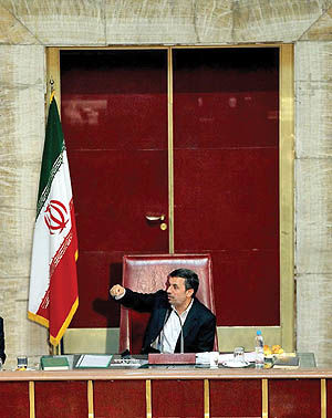 احمدی‌نژاد: مرحله دوم هدفمندی یارانه‌ها آماده اجرا است