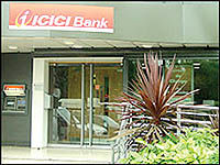 بانک  ICICI سهام بانک UWB را خریداری می‌کند