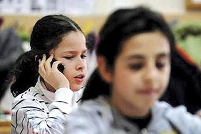 تلفن همراه کودکان را دچار سوءرفتار می‌کند