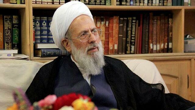 تصاویری از آیت‌الله رى‌شهرى در کنار رهبر انقلاب