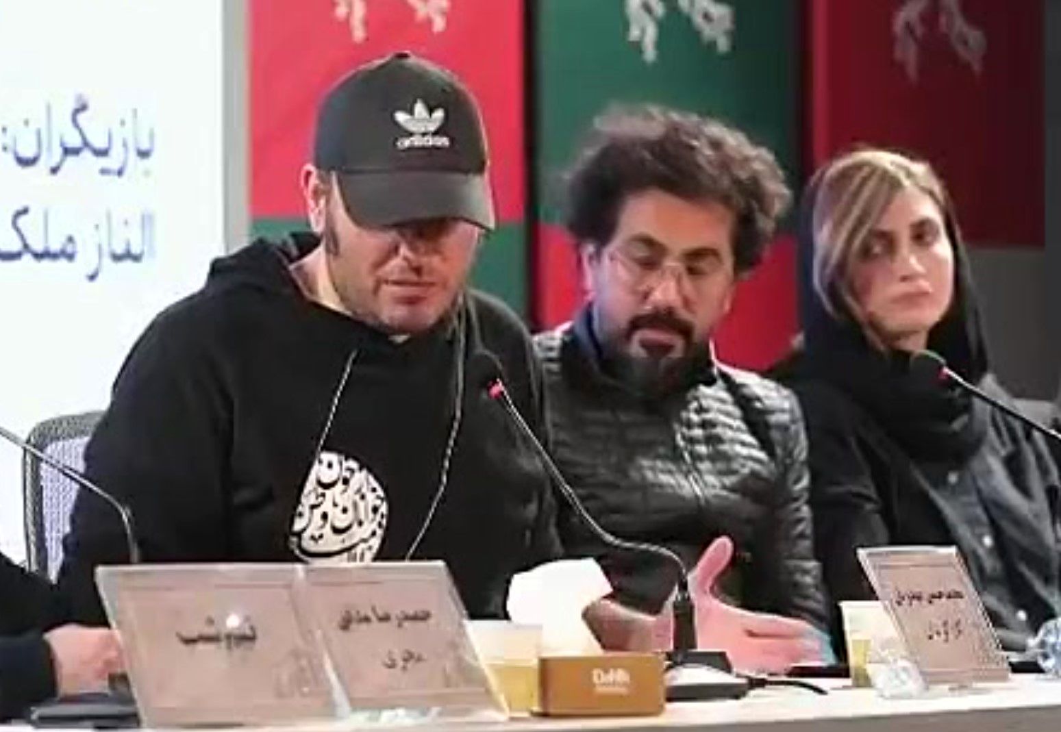 عذرخواهی از خبرنگار خانم در نشست خبری + فیلم 