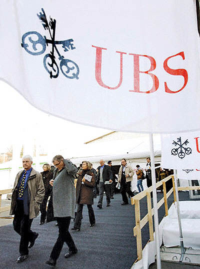 اخراج 8700 کارمند بانک UBS در سال 2010