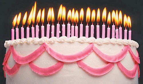 شمع‌های کیک تولد 100 سالگی‌تان را فوت کنید