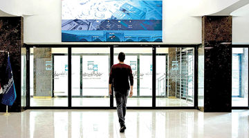 تابلوی تالار دوم روشن شد