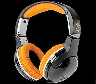 ماوس و هدست ویژه کاربران بازی‌های کامپیوتری