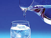 مصرف آب به جای غذا با عنوان آب درمانی بسیار خطرناک است