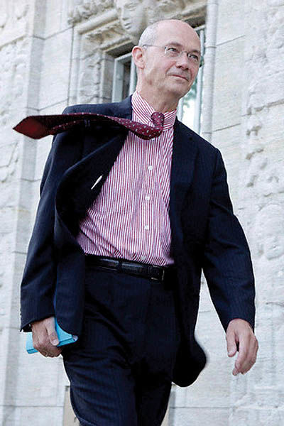 پاسکال لامی، یک سر و هزار سودا