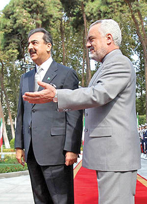 مذاکرات فشرده نخست‌وزیر پاکستان در تهران