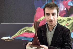 شهرام مکری جایزه‌اش  را به تیم ملی فوتبال تقدیم کرد