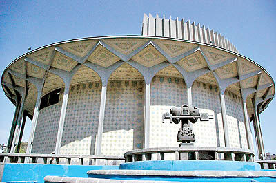 فرجام مسجد مجاور تئاتر شهر