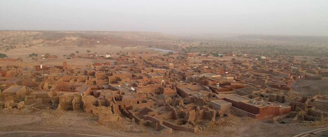 شهری که به زیر شن می‌رود
