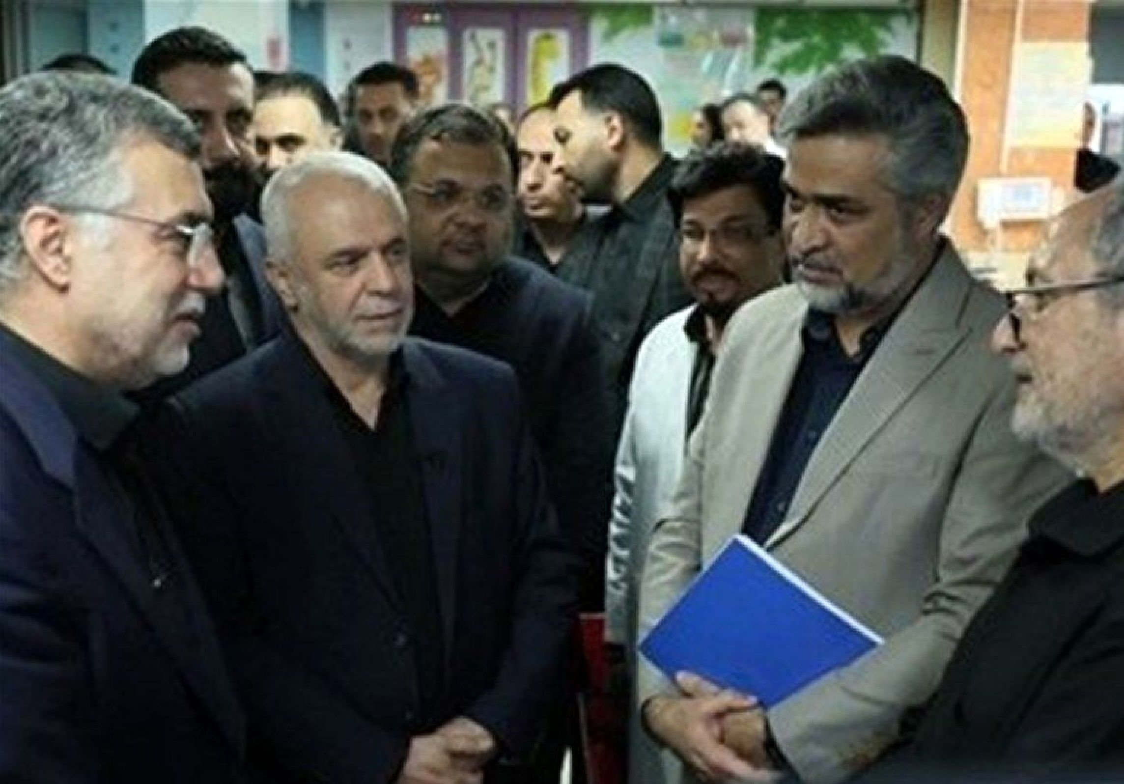 عیادت ظفرقندی از کودک 5 ساله خانواده شهید رایان قاسمیان