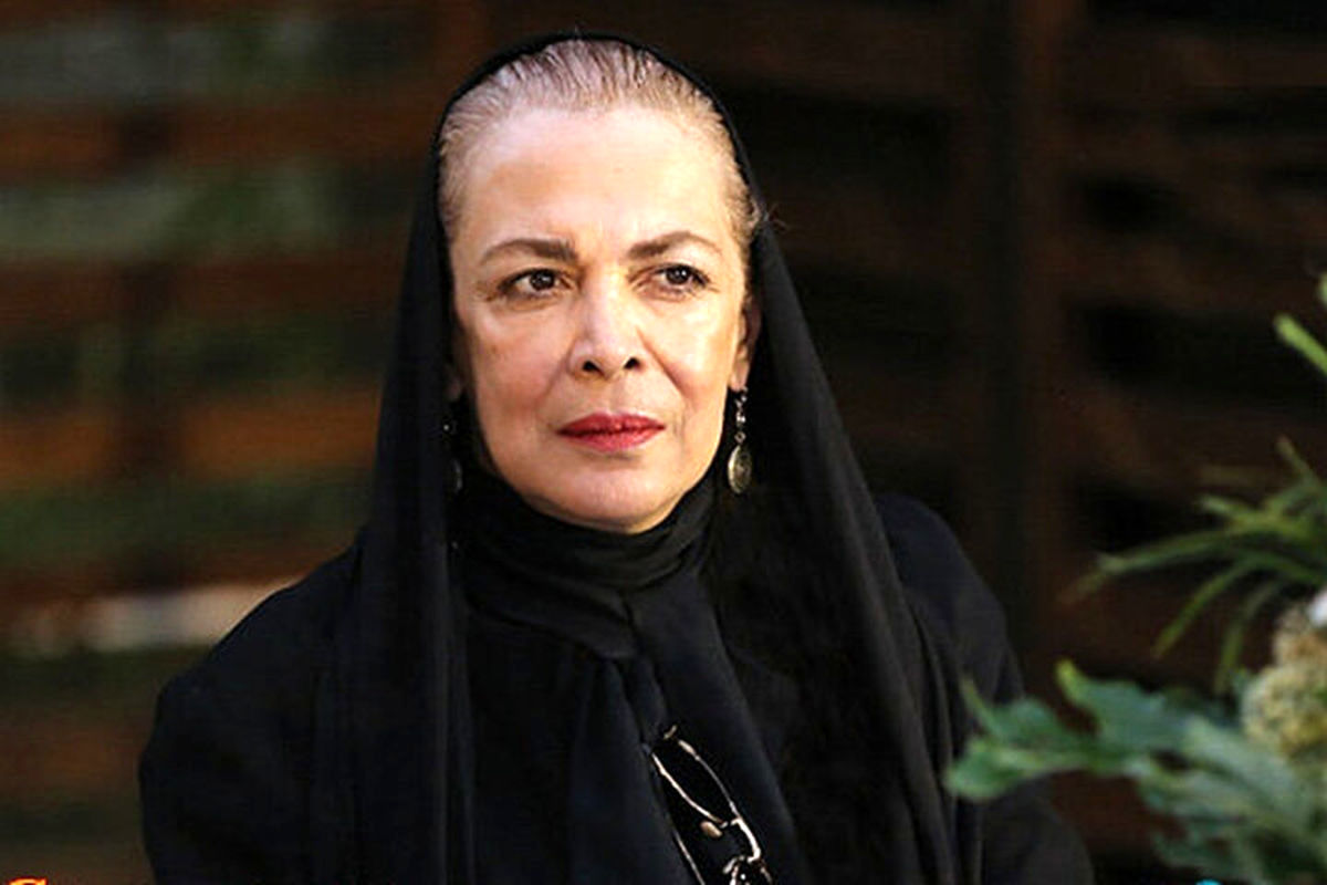 چهره غم زده لیلا حاتمی در خاکسپاری بیتا فرهی+ عکس