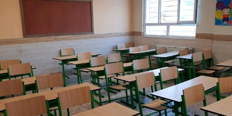 برف مدارس فیروزکوه را تعطیل کرد
