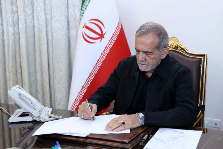 پزشکیان در پیامی درگذشت احمد ناطق نوری را تسلیت گفت