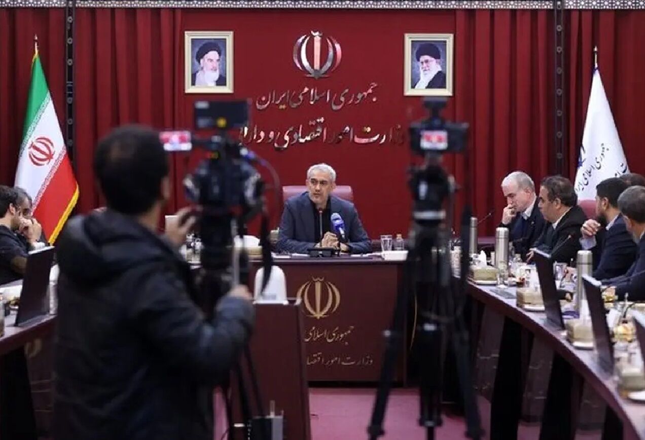 وزیر اقتصاد: مالیات ۹۰ درصد اصناف صفر شد/ سامانه ارتباط با اصناف راه‌اندازی می‌شود