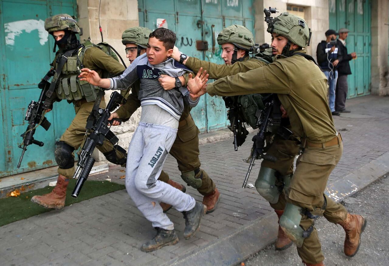 یورش وحشیانه اسرائیل به کرانه باختری / بازداشت گسترده  فلسطینیان در چهارمین روز آتش بس 