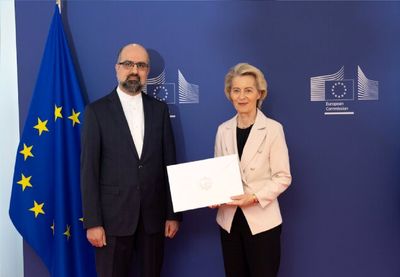 سفیر جدید ایران در لندن استوارنامه خود را تقدیم «چارلز سوم» کرد 2