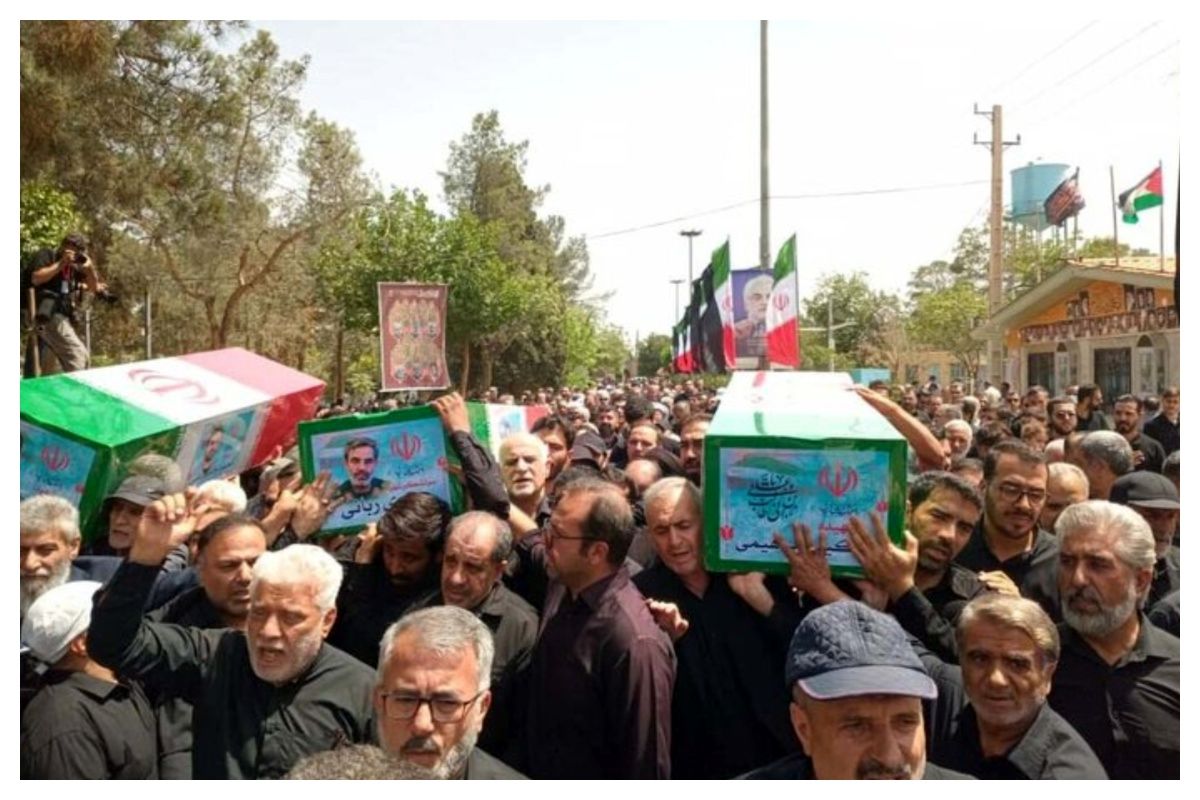 سینماگران در مراسم خاکسپاری سرداران شهید حاضر شدند