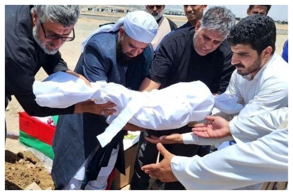 تصاویر سوزناک از خاکسپاری پیکر نوزاد شهید در زاهدان + عکس