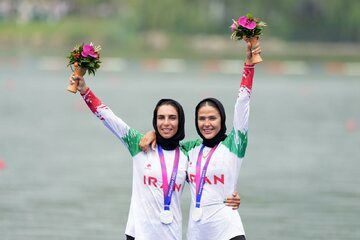 وصال مادر و دختری مدال‌آور ایران در فرودگاه+عکس