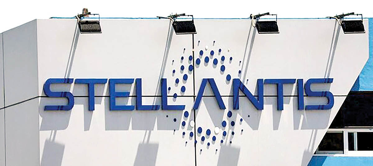 استلانتیس در آمریکا فراخوان داد
