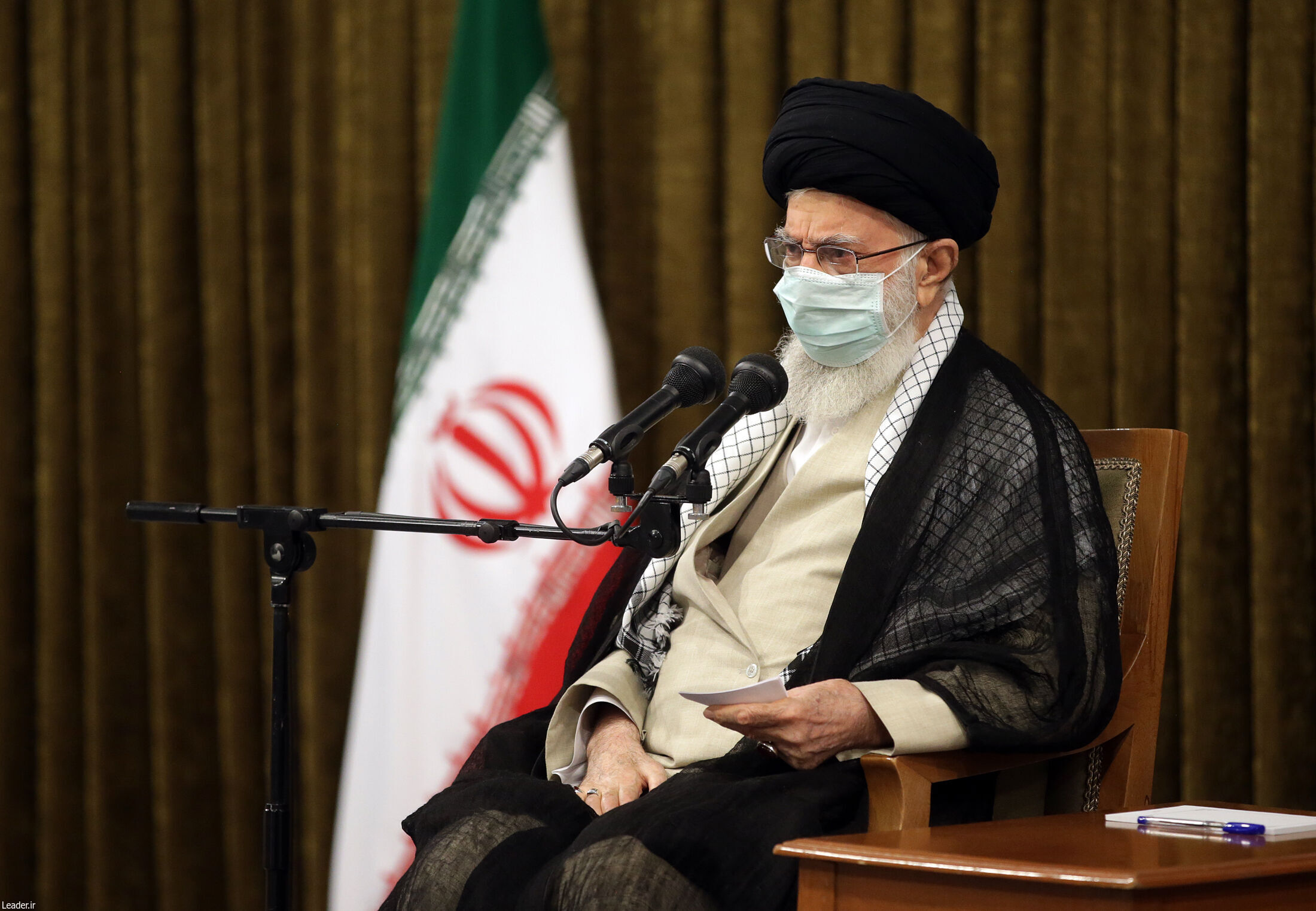 رهبر انقلاب:‌ آمریکایی ها حق ندارند یک کلمه درباره انتخابات حرف بزنند