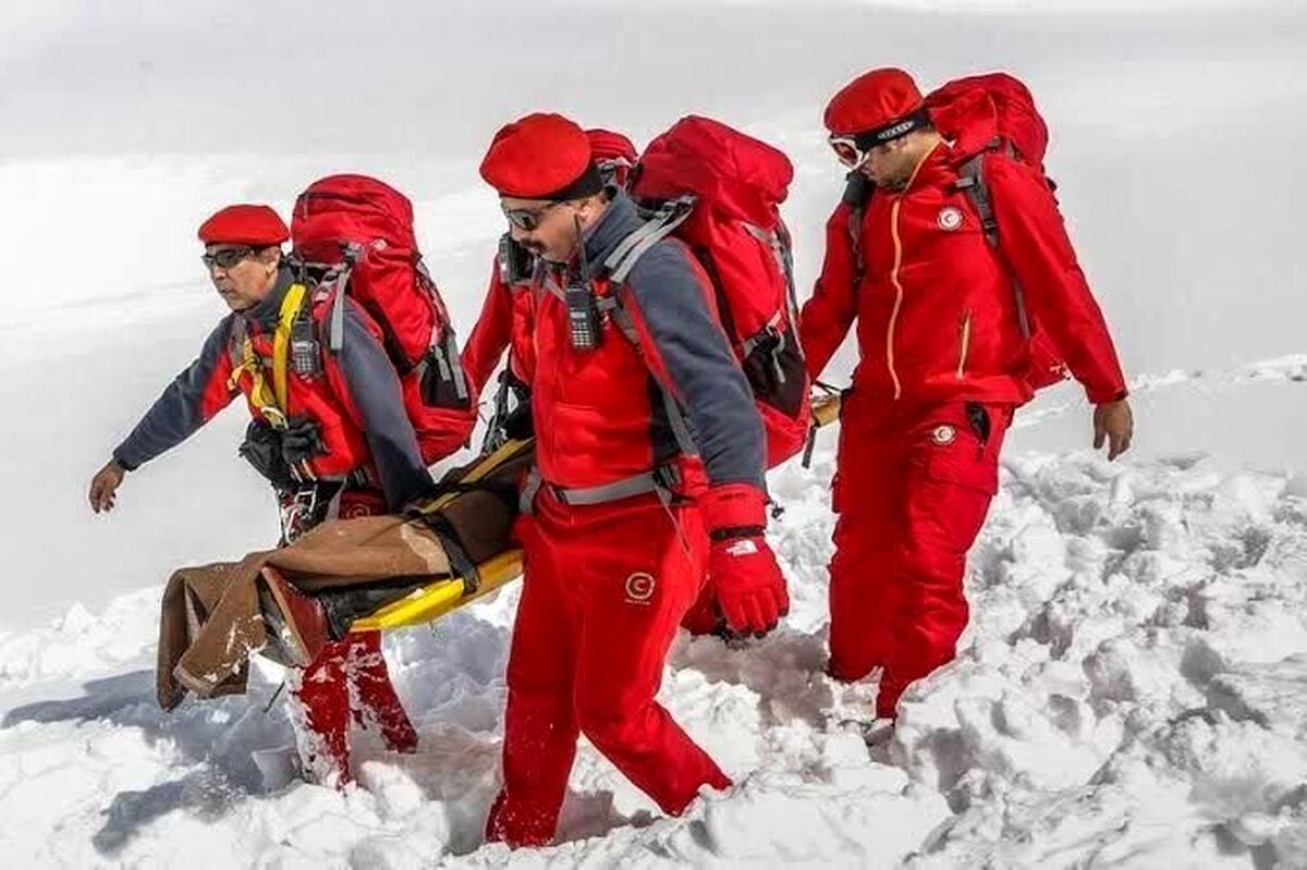  کشف جسد ۲ کوهنورد ملایری گرفتار در بهمن
