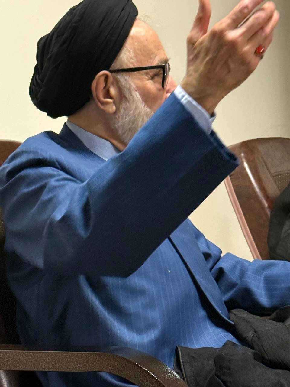 عکسی از معاون پزشکیان در کنار سید محمد خاتمی در یک جلسه / موسوی لاری و ابطحی هم بودند 4