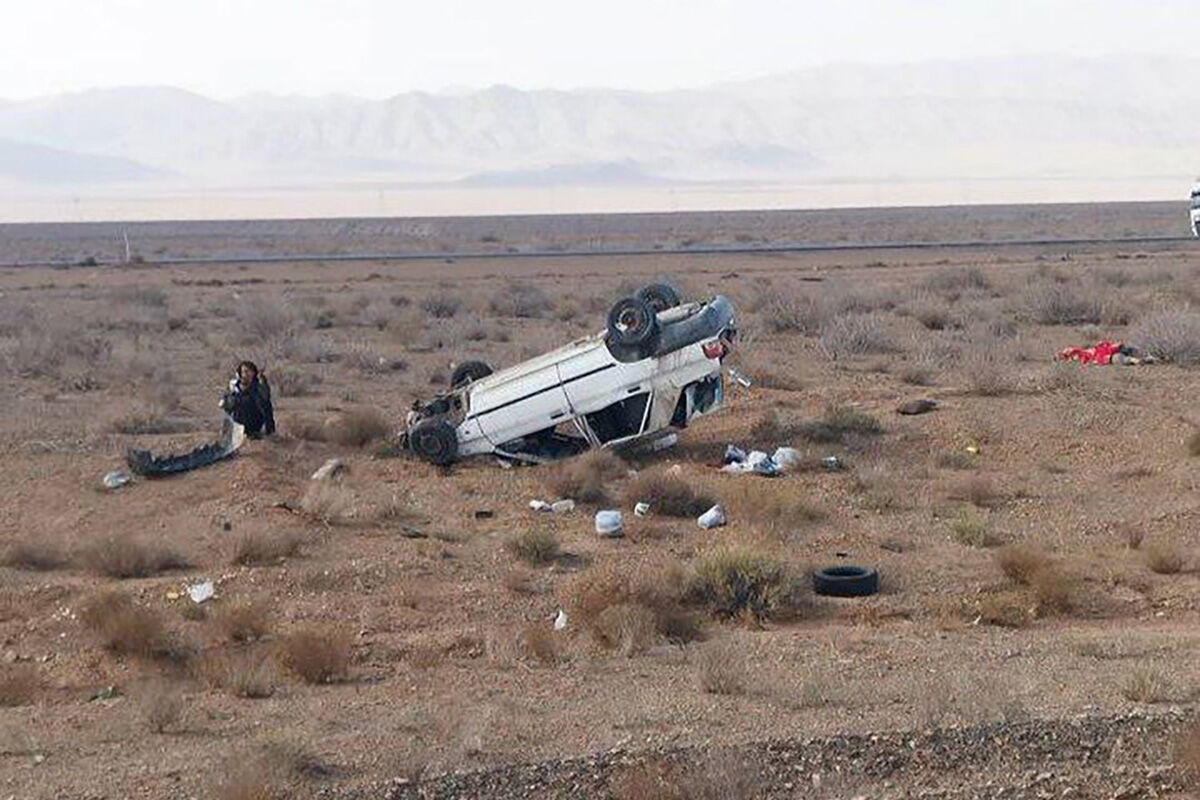 جان باختن یک نفر بر اثر واژگونی پراید در محور سمنان- دامغان
