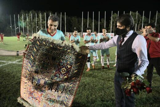 درخشش نام عادل فردوسی‌پور بر روی پیراهن پرسپولیس+عکس