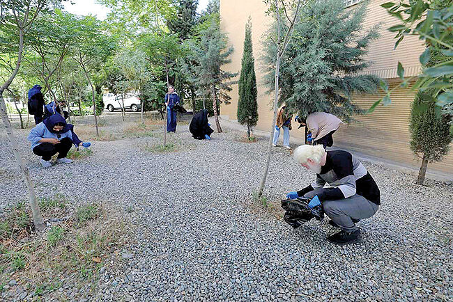 پاکسازی محیط اطراف بیمارستان محک 