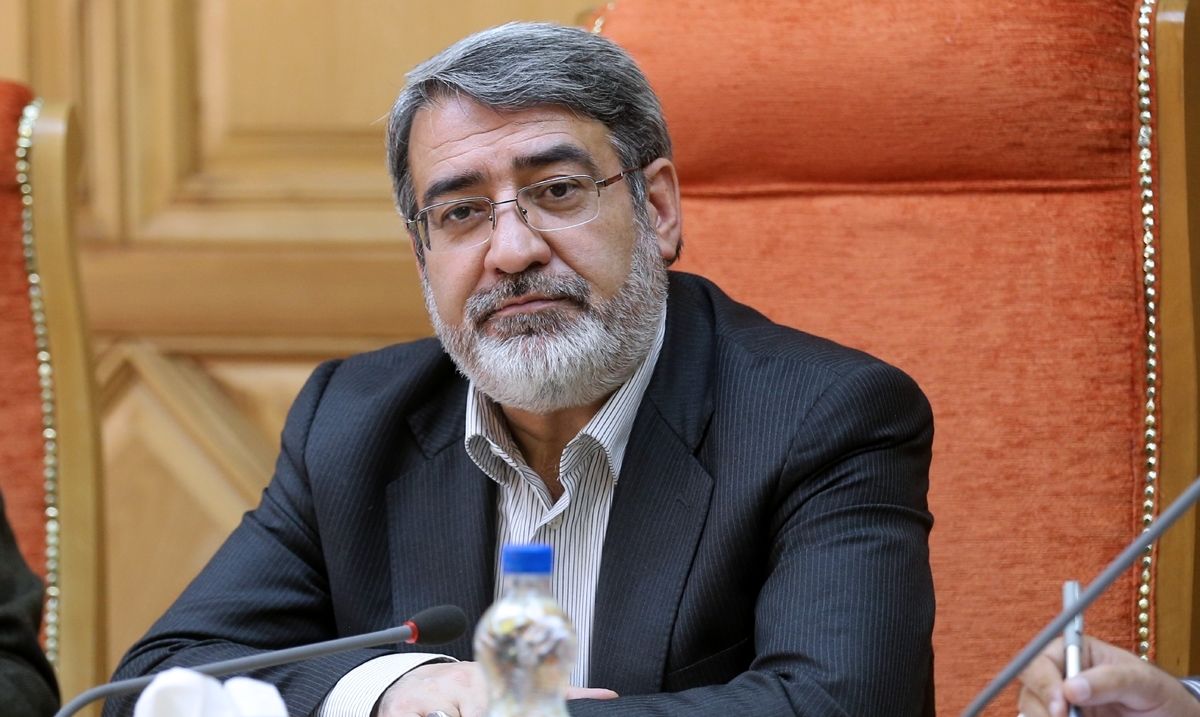 تقدیم استوارنامه رحمانی فضلی به شی + عکس