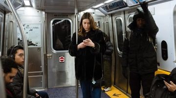 چرا نسل زد به بازار سرمایه پناه برده است؟