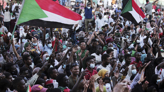کشته شدن ۲ معترض در تظاهرات جدید سودان با گلوله نظامیان ارتش