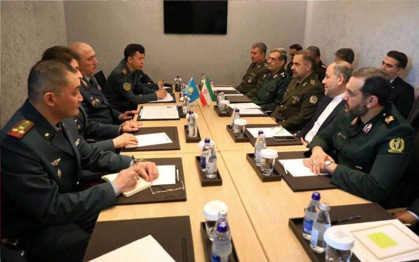 دیدار وزرای دفاع ایران و قزاقستان برای نخستین بار پس از ۳۰ سال