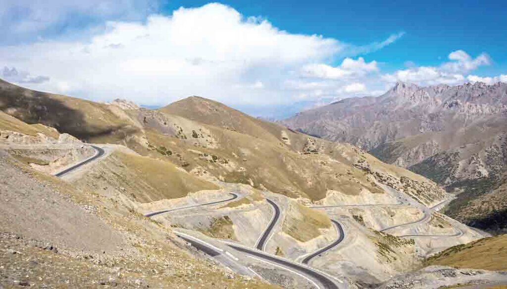 جاده‌ای که رفتن به آن دل شیر می‌خواهد+عکس