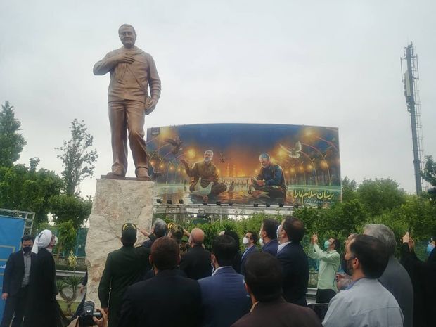 رونمایی از تندیس سردار سلیمانی در پایتخت+عکس