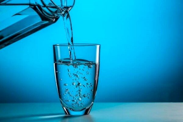 خطرات پیش رو برای افرادی که آب سرد می‌نوشند