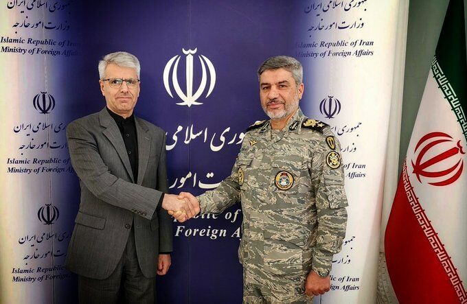 دیدار سخنگوی ارتش و اسماعیل بقایی؛ دیپلماسی و میدان دوشادوش یکدیگر برای ایران