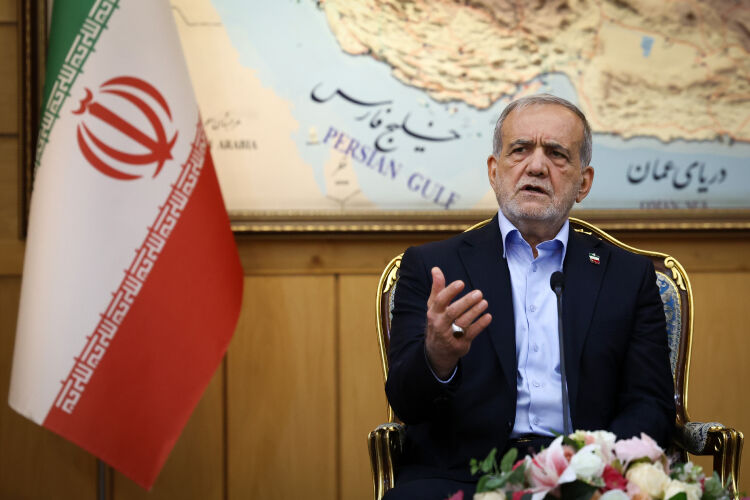 پزشکیان: اگر خودتحریمی نکنیم دشمن نمی‌تواند حذف‌مان کند