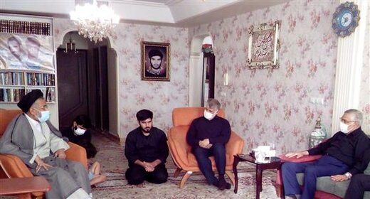 حضور وزیر اطلاعات در منزل شهید مدافع حرم 